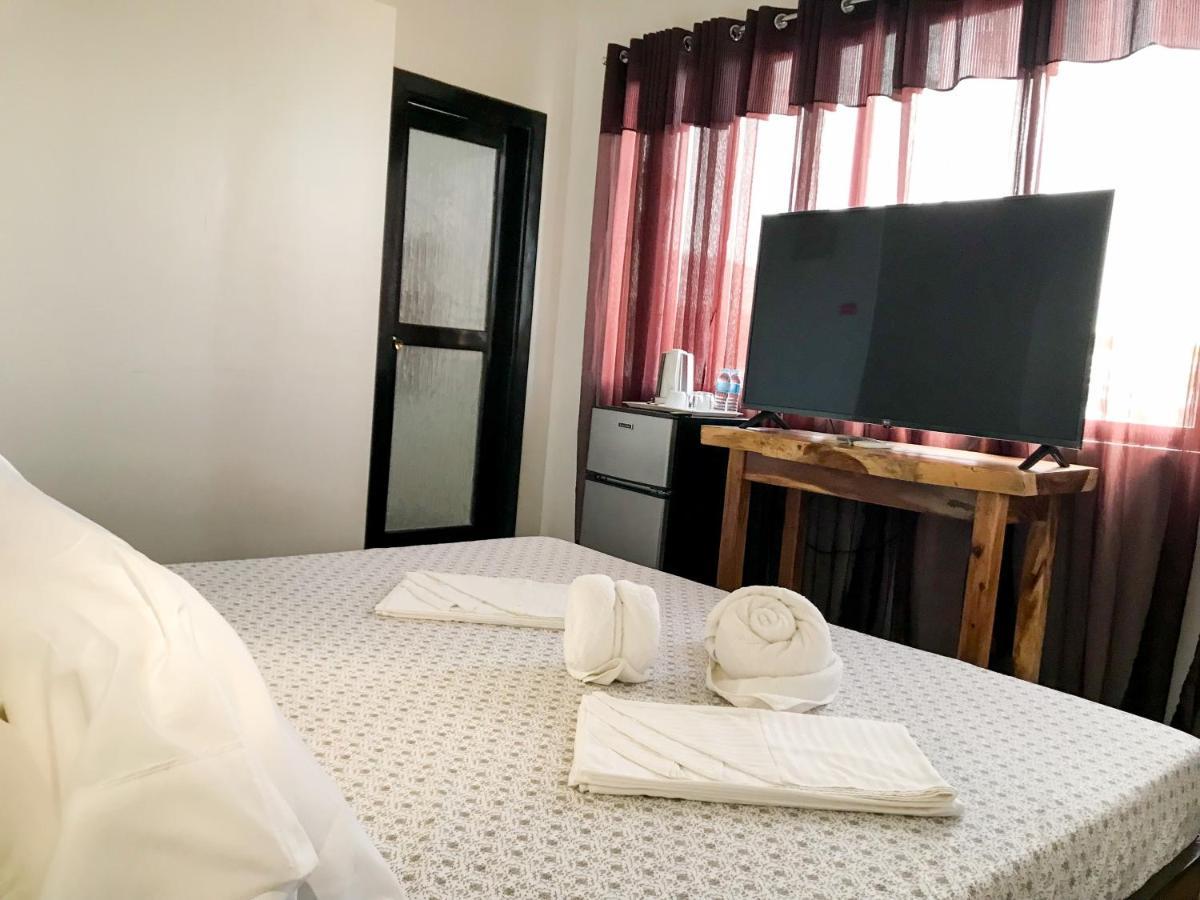 E.I. Suites Siquijor Bagian luar foto